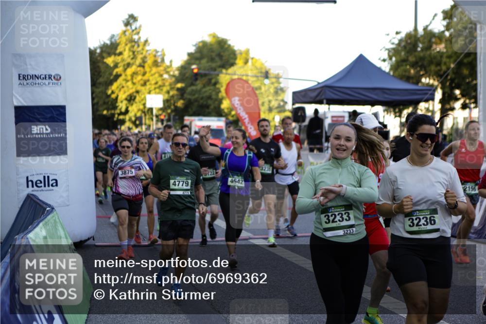 01.09.2024 - BARMER Alsterlauf Kathrin Stürmer Photography http://msf.ph/oto/6969362 01.09.2024 09:01:22 Ziel  meine-sportfotos.de