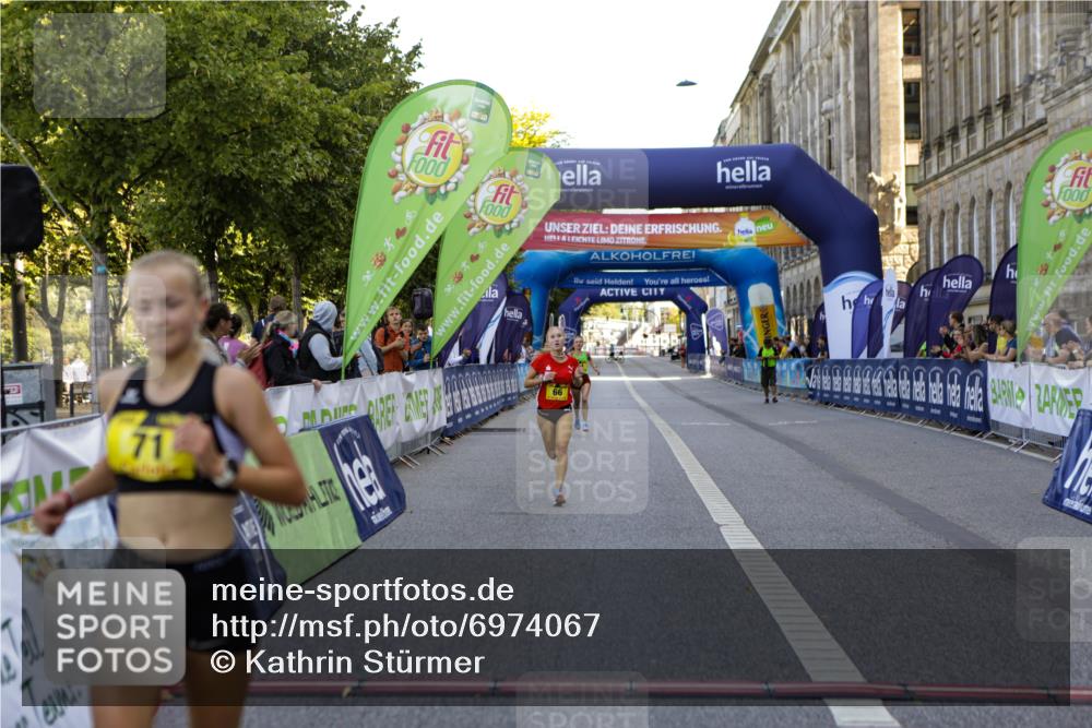 01.09.2024 - BARMER Alsterlauf Kathrin Stürmer Photography http://msf.ph/oto/6974067 01.09.2024 11:19:26 Ziel 64, 66, 70, 71 meine-sportfotos.de