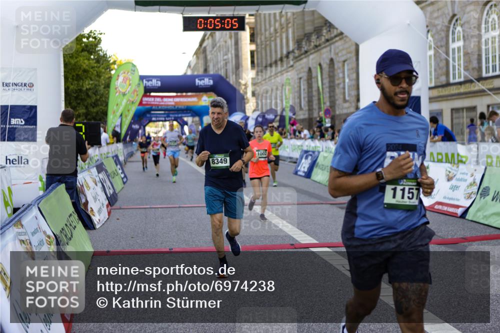 01.09.2024 - BARMER Alsterlauf Kathrin Stürmer Photography http://msf.ph/oto/6974238 01.09.2024 11:35:05 Ziel 1002, 1028, 1077, 1092, 1102, 1157, 1161, 1162, 1172, 1175, 1196, 8349, 8354 meine-sportfotos.de