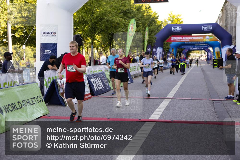 01.09.2024 - BARMER Alsterlauf Kathrin Stürmer Photography http://msf.ph/oto/6974342 01.09.2024 11:37:07 Ziel 1010, 1036, 1067, 1095, 1096, 1152, 1180, 1183, 1184, 1191, 1197, 1228, 8273 meine-sportfotos.de