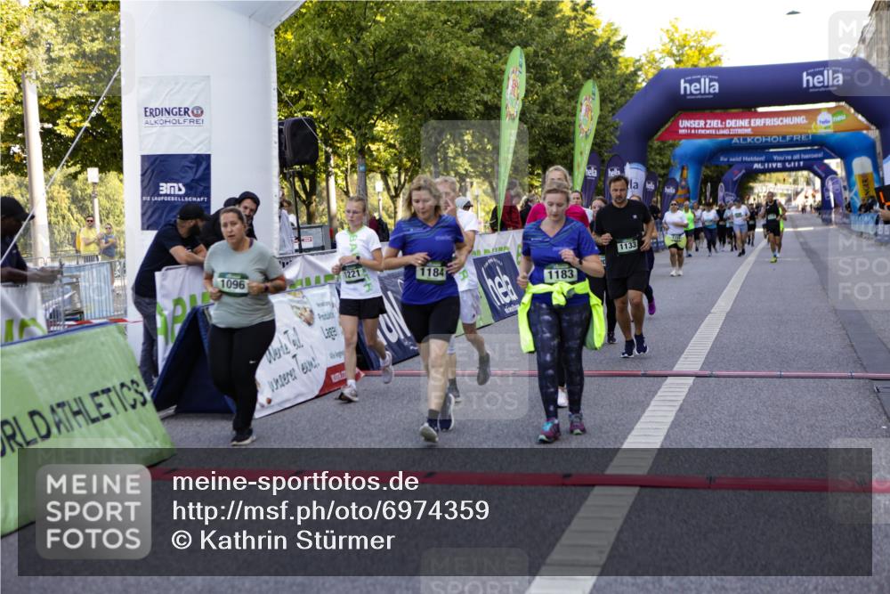 01.09.2024 - BARMER Alsterlauf Kathrin Stürmer Photography http://msf.ph/oto/6974359 01.09.2024 11:37:17 Ziel 1036, 1096, 1133, 1153, 1155, 1165, 1167, 1183, 1184, 1220, 1221, 2820, 4006, 8273, 1170, 8343 meine-sportfotos.de