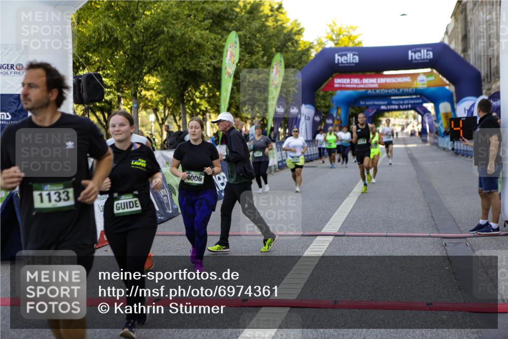 01.09.2024 - BARMER Alsterlauf Kathrin Stürmer Photography http://msf.ph/oto/6974361 01.09.2024 11:37:21 Ziel 1096, 1133, 1153, 1155, 1165, 1167, 1183, 1184, 1220, 1221, 2820, 4006, 1145, 1170, 8343 meine-sportfotos.de