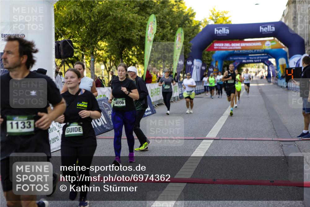 01.09.2024 - BARMER Alsterlauf Kathrin Stürmer Photography http://msf.ph/oto/6974362 01.09.2024 11:37:22 Ziel 1096, 1133, 1153, 1155, 1165, 1167, 1183, 1184, 1220, 1221, 2820, 4006, 1145, 1170, 8343 meine-sportfotos.de