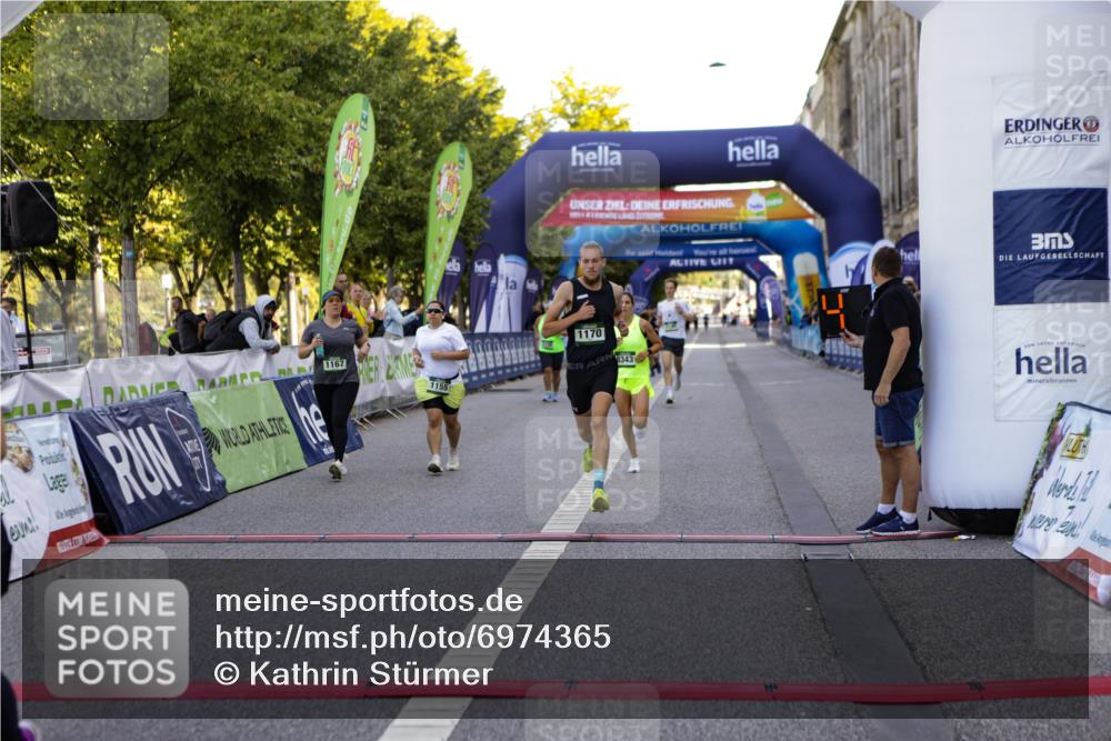 01.09.2024 - BARMER Alsterlauf Kathrin Stürmer Photography http://msf.ph/oto/6974365 01.09.2024 11:37:23 Ziel 1130, 1133, 1153, 1155, 1165, 1167, 1220, 1221, 1227, 2820, 4006, 1145, 1170, 8343 meine-sportfotos.de