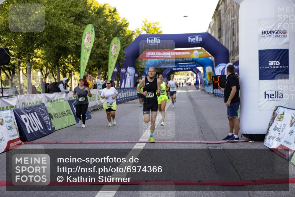 01.09.2024 - BARMER Alsterlauf Kathrin Stürmer Photography http://msf.ph/oto/6974366 01.09.2024 11:37:23 Ziel 1130, 1133, 1153, 1155, 1165, 1167, 1220, 1221, 1227, 2820, 4006, 1145, 1170, 8343 meine-sportfotos.de