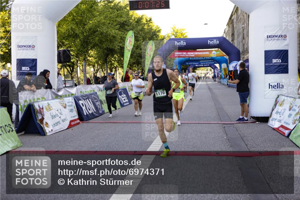 01.09.2024 - BARMER Alsterlauf Kathrin Stürmer Photography http://msf.ph/oto/6974371 01.09.2024 11:37:24 Ziel 1062, 1130, 1133, 1153, 1155, 1165, 1167, 1227, 4006, 1145, 1170, 8343 meine-sportfotos.de