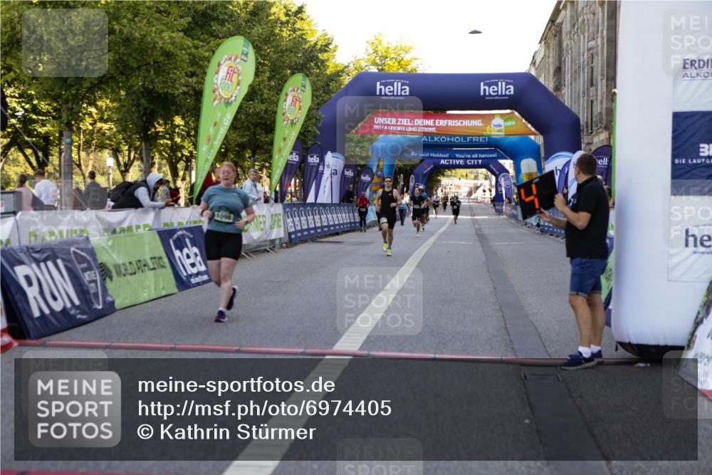 01.09.2024 - BARMER Alsterlauf Kathrin Stürmer Photography http://msf.ph/oto/6974405 01.09.2024 11:37:47 Ziel 1008, 1098, 1163, 1215, 1216, 1218, 1007, 1041 meine-sportfotos.de