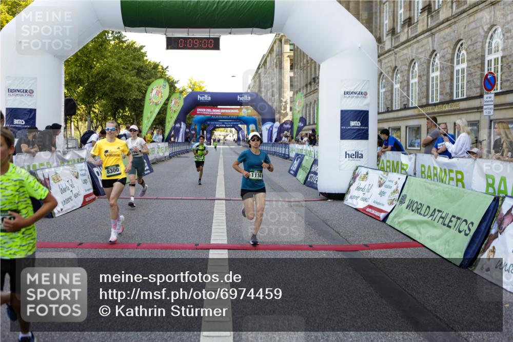 01.09.2024 - BARMER Alsterlauf Kathrin Stürmer Photography http://msf.ph/oto/6974459 01.09.2024 11:38:59 Ziel 1099, 1114, 1200, 1209, 8300, 8311 meine-sportfotos.de