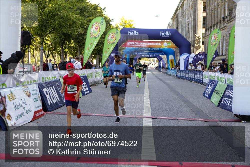 01.09.2024 - BARMER Alsterlauf Kathrin Stürmer Photography http://msf.ph/oto/6974522 01.09.2024 11:40:01 Ziel 292, 1028, 1055, 1077, 1091, 1092, 1105, 1132, 1144, 1157, 1185, 1207 meine-sportfotos.de
