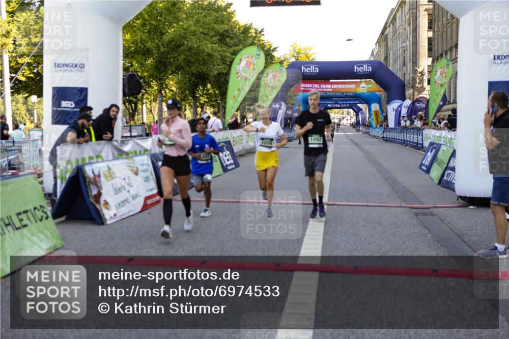 01.09.2024 - BARMER Alsterlauf Kathrin Stürmer Photography http://msf.ph/oto/6974533 01.09.2024 11:40:09 Ziel 1028, 1055, 1077, 1092, 1105, 1132, 1185, 1207 meine-sportfotos.de
