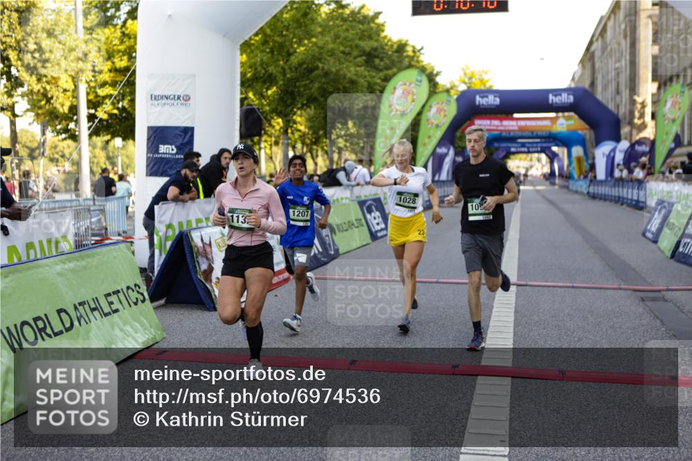 01.09.2024 - BARMER Alsterlauf Kathrin Stürmer Photography http://msf.ph/oto/6974536 01.09.2024 11:40:10 Ziel 1028, 1055, 1077, 1092, 1105, 1132, 1185, 1207, 8260, 8349 meine-sportfotos.de