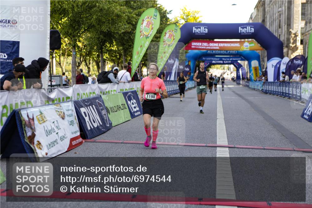 01.09.2024 - BARMER Alsterlauf Kathrin Stürmer Photography http://msf.ph/oto/6974544 01.09.2024 11:40:24 Ziel 1073, 1198, 8117, 8260, 8349 meine-sportfotos.de