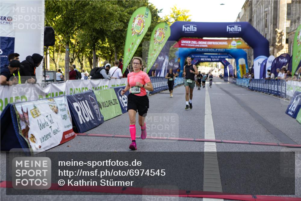 01.09.2024 - BARMER Alsterlauf Kathrin Stürmer Photography http://msf.ph/oto/6974545 01.09.2024 11:40:24 Ziel 1073, 1198, 8117, 8260, 8349 meine-sportfotos.de