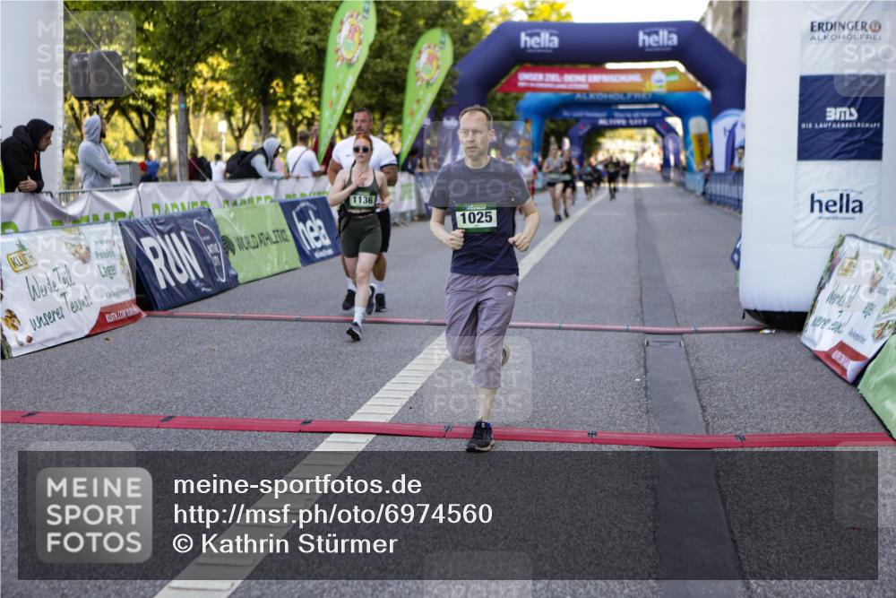 01.09.2024 - BARMER Alsterlauf Kathrin Stürmer Photography http://msf.ph/oto/6974560 01.09.2024 11:40:44 Ziel 1021, 1025, 1027, 1136, 1161, 1162, 1172, 1175, 1196, 8262, 8275 meine-sportfotos.de
