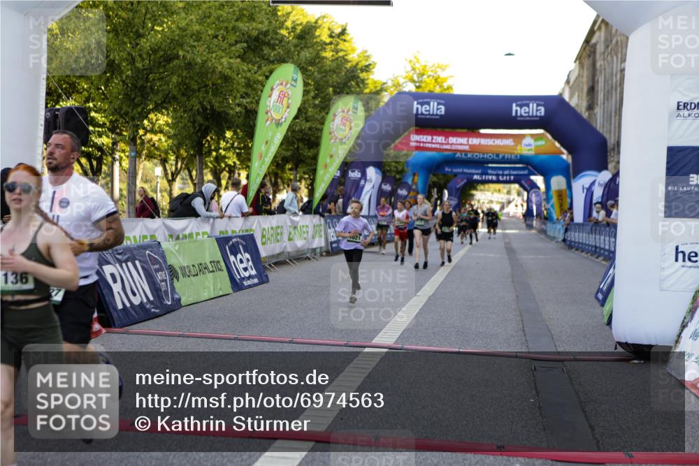 01.09.2024 - BARMER Alsterlauf Kathrin Stürmer Photography http://msf.ph/oto/6974563 01.09.2024 11:40:46 Ziel 1021, 1025, 1027, 1136, 1161, 1162, 1172, 1196, 8262, 8275 meine-sportfotos.de