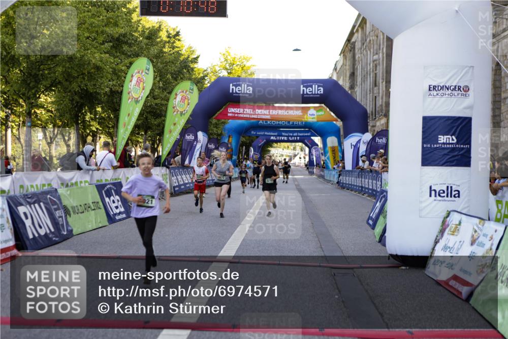 01.09.2024 - BARMER Alsterlauf Kathrin Stürmer Photography http://msf.ph/oto/6974571 01.09.2024 11:40:48 Ziel 1021, 1025, 1027, 1136, 1172, 8262, 8275 meine-sportfotos.de