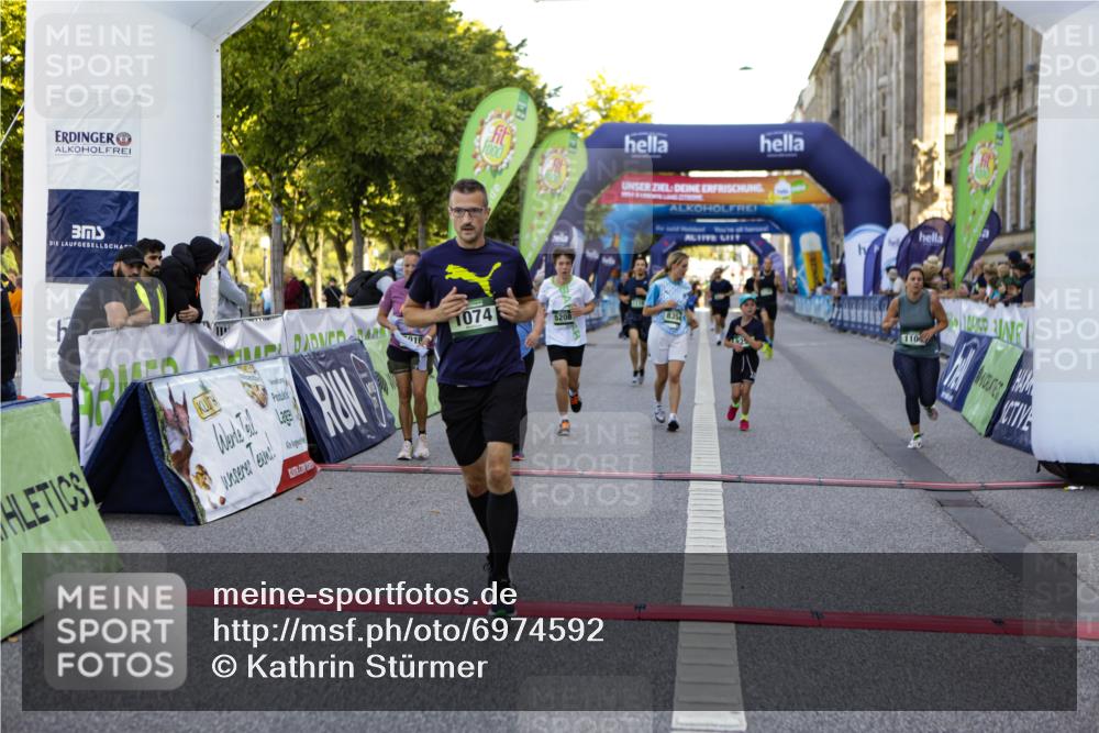 01.09.2024 - BARMER Alsterlauf Kathrin Stürmer Photography http://msf.ph/oto/6974592 01.09.2024 11:41:01 Ziel 1199, 1016, 1022, 1074, 1104, 1116, 1170, 5208, 8240, 8243, 8249, 8259, 8354 meine-sportfotos.de