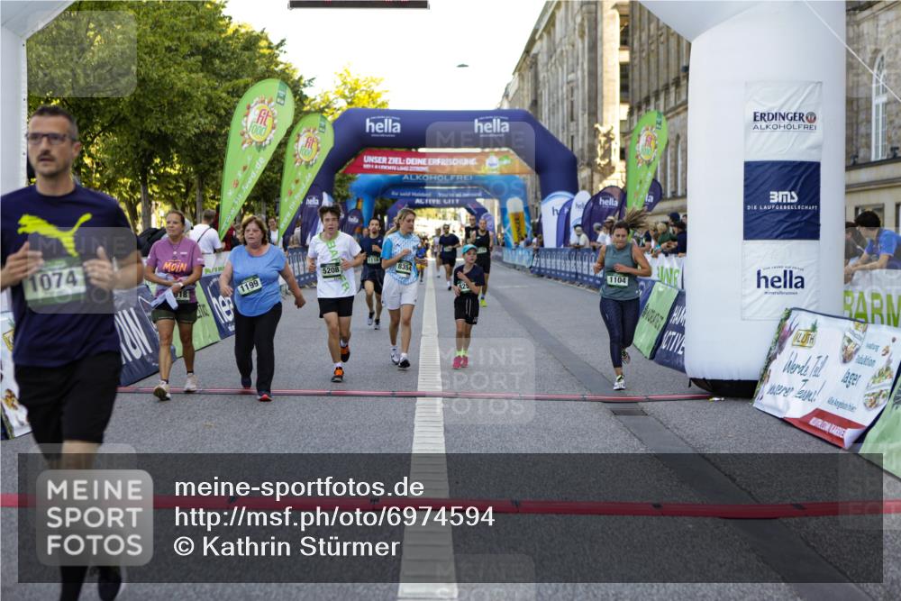 01.09.2024 - BARMER Alsterlauf Kathrin Stürmer Photography http://msf.ph/oto/6974594 01.09.2024 11:41:01 Ziel 1199, 1016, 1022, 1074, 1104, 1116, 1170, 5208, 8240, 8243, 8249, 8259, 8354 meine-sportfotos.de