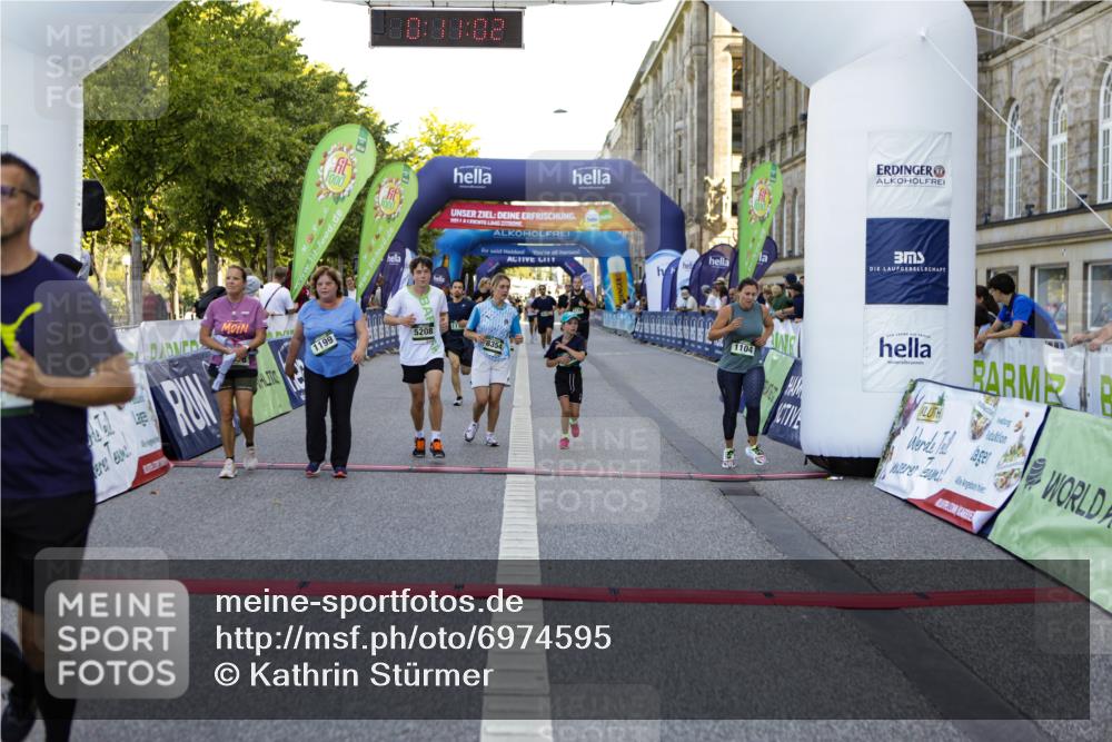 01.09.2024 - BARMER Alsterlauf Kathrin Stürmer Photography http://msf.ph/oto/6974595 01.09.2024 11:41:02 Ziel 1199, 1016, 1022, 1074, 1093, 1104, 1116, 1145, 1170, 5208, 8224, 8240, 8243, 8249, 8259, 8354 meine-sportfotos.de