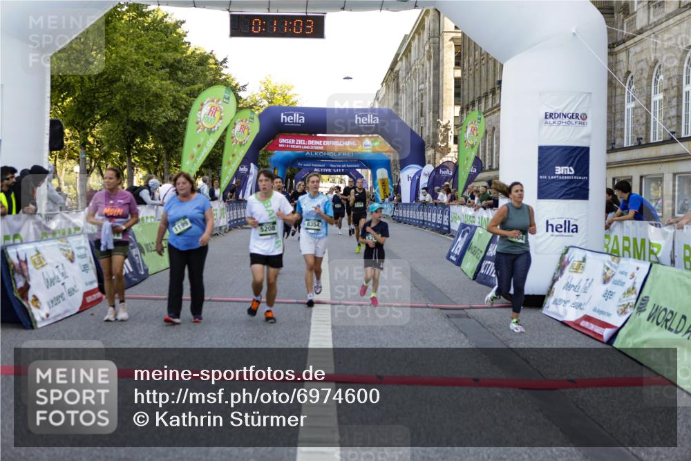 01.09.2024 - BARMER Alsterlauf Kathrin Stürmer Photography http://msf.ph/oto/6974600 01.09.2024 11:41:03 Ziel 1199, 1016, 1022, 1074, 1093, 1104, 1116, 1145, 1170, 5208, 8224, 8240, 8243, 8249, 8259, 8354 meine-sportfotos.de