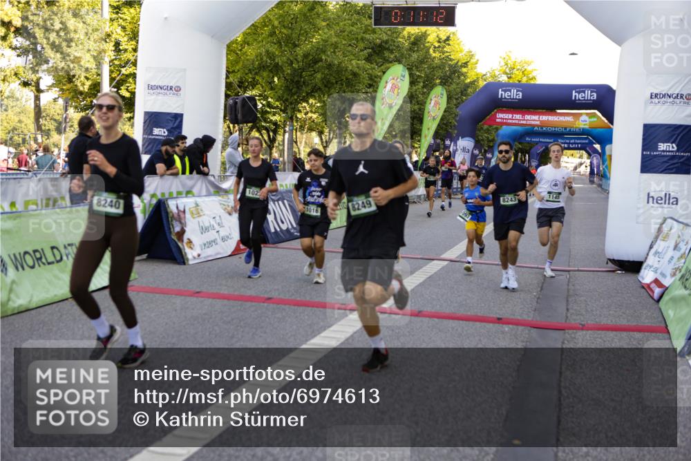 01.09.2024 - BARMER Alsterlauf Kathrin Stürmer Photography http://msf.ph/oto/6974613 01.09.2024 11:41:11 Ziel 1013, 1016, 1022, 1047, 1093, 1145, 1170, 1190, 1230, 8210, 8211, 8224, 8240, 8243, 8249, 8343 meine-sportfotos.de