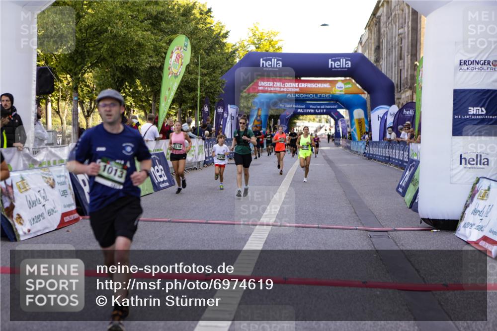 01.09.2024 - BARMER Alsterlauf Kathrin Stürmer Photography http://msf.ph/oto/6974619 01.09.2024 11:41:17 Ziel 1002, 1013, 1047, 1093, 1145, 1190, 1230, 8210, 8211, 8224, 8343 meine-sportfotos.de