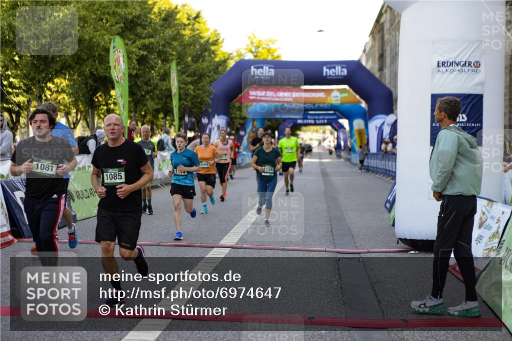 01.09.2024 - BARMER Alsterlauf Kathrin Stürmer Photography http://msf.ph/oto/6974647 01.09.2024 11:41:35 Ziel 1005, 1030, 1079, 1081, 1083, 1085, 1106, 1124, 1131, 1156, 1159, 1171, 1174, 1193, 1194, 1213, 1214, 8212 meine-sportfotos.de