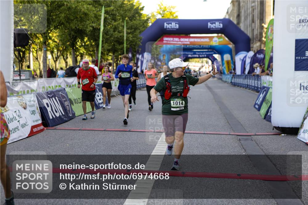 01.09.2024 - BARMER Alsterlauf Kathrin Stürmer Photography http://msf.ph/oto/6974668 01.09.2024 11:41:51 Ziel 8339, 1014, 1034, 1035, 1041, 1117, 1123, 1208, 1231, 8124, 8184, 8185, 8341 meine-sportfotos.de