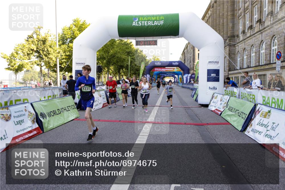 01.09.2024 - BARMER Alsterlauf Kathrin Stürmer Photography http://msf.ph/oto/6974675 01.09.2024 11:41:54 Ziel 8339, 1014, 1034, 1035, 1041, 1117, 1123, 1208, 1231, 8124, 8127, 8341 meine-sportfotos.de