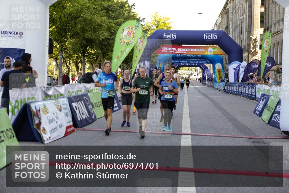 01.09.2024 - BARMER Alsterlauf Kathrin Stürmer Photography http://msf.ph/oto/6974701 01.09.2024 11:42:16 Ziel 1004, 1017, 1037, 1054, 1139, 1151, 1158, 1210, 1217, 8085, 8113, 8298 meine-sportfotos.de