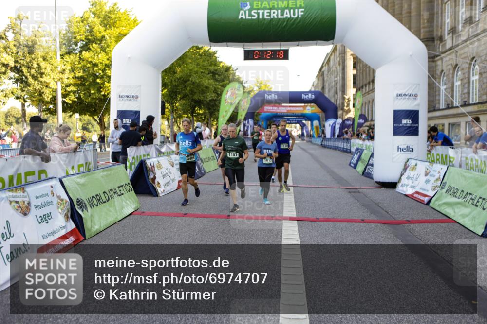 01.09.2024 - BARMER Alsterlauf Kathrin Stürmer Photography http://msf.ph/oto/6974707 01.09.2024 11:42:17 Ziel 1004, 1009, 1017, 1037, 1054, 1139, 1151, 1158, 1210, 1217, 8085, 8113, 8298 meine-sportfotos.de