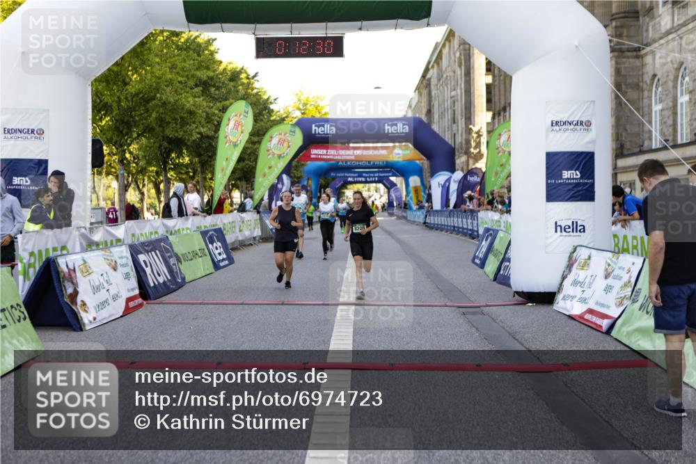 01.09.2024 - BARMER Alsterlauf Kathrin Stürmer Photography http://msf.ph/oto/6974723 01.09.2024 11:42:30 Ziel 1009, 1037, 1038, 1057, 1064, 1070, 1211, 1222, 8001, 8208 meine-sportfotos.de