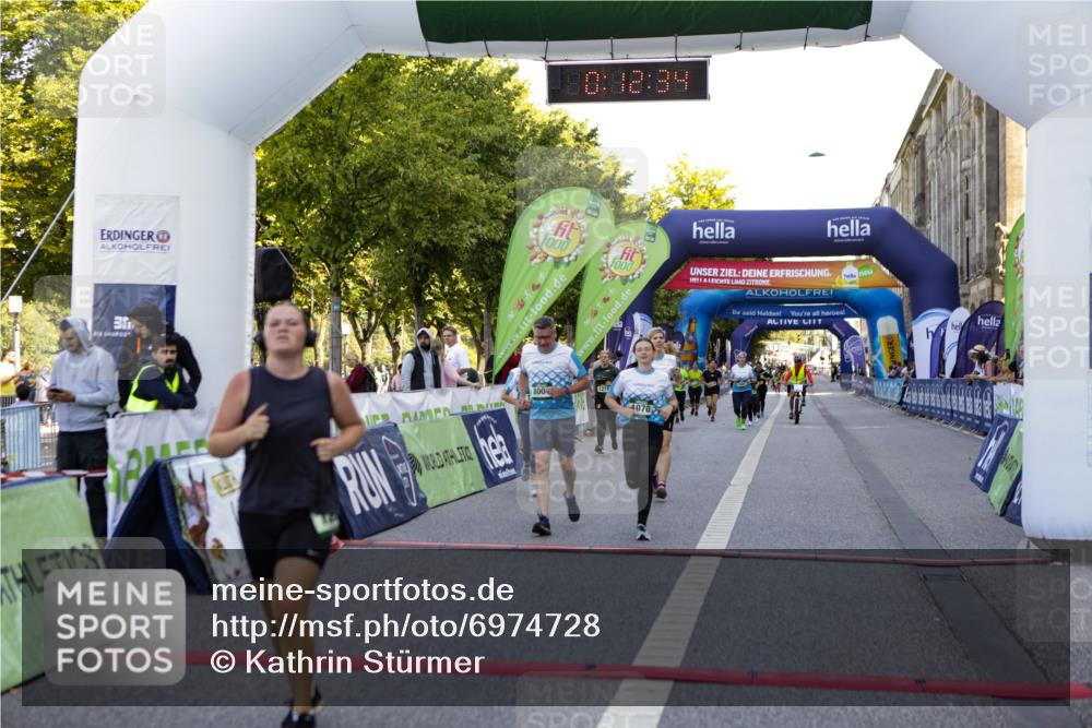 01.09.2024 - BARMER Alsterlauf Kathrin Stürmer Photography http://msf.ph/oto/6974728 01.09.2024 11:42:33 Ziel 1038, 1057, 1064, 1070, 1211, 1222, 8001, 8208 meine-sportfotos.de
