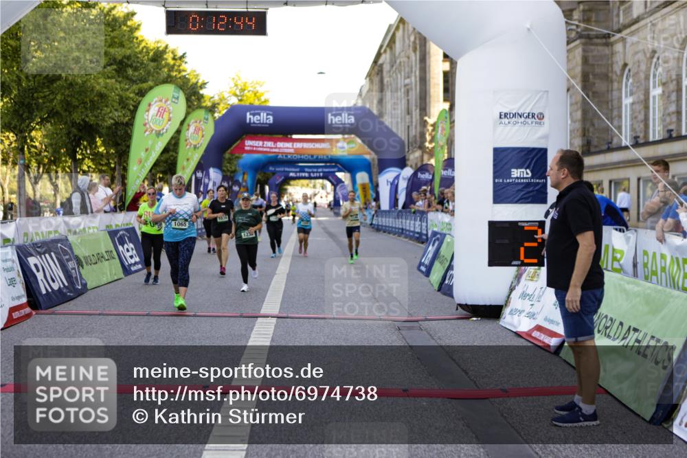 01.09.2024 - BARMER Alsterlauf Kathrin Stürmer Photography http://msf.ph/oto/6974738 01.09.2024 11:42:43 Ziel 1038, 1039, 1059, 1065, 1075, 1111, 1142, 1148, 1211, 1232, 2990 meine-sportfotos.de