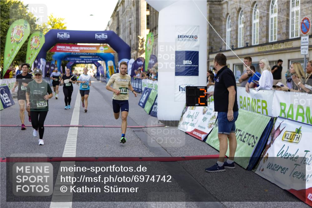 01.09.2024 - BARMER Alsterlauf Kathrin Stürmer Photography http://msf.ph/oto/6974742 01.09.2024 11:42:46 Ziel 1039, 1059, 1065, 1075, 1111, 1142, 1148, 1232, 2990 meine-sportfotos.de