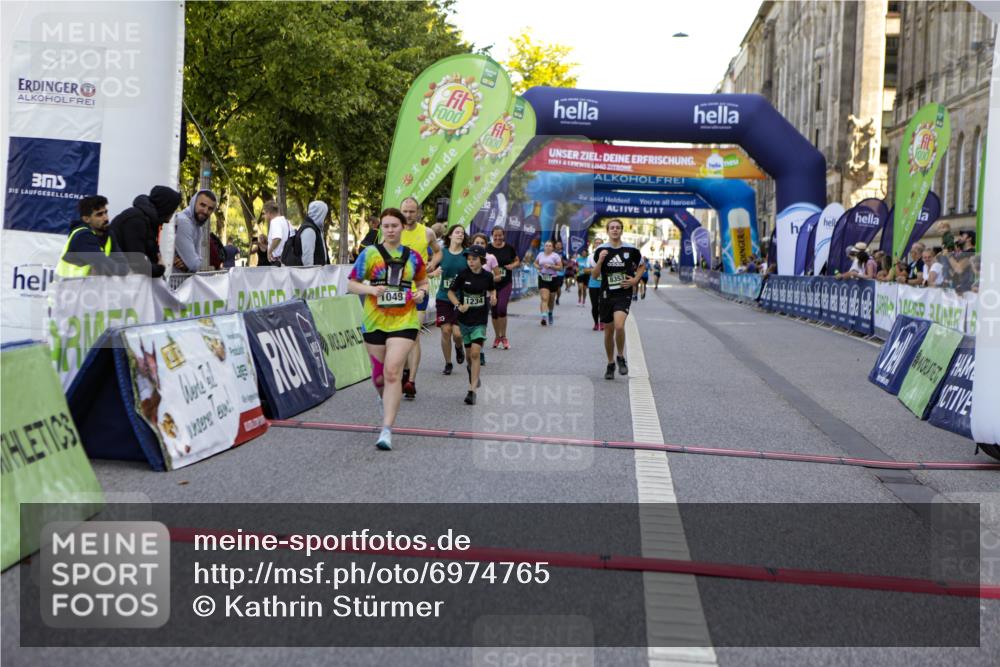 01.09.2024 - BARMER Alsterlauf Kathrin Stürmer Photography http://msf.ph/oto/6974765 01.09.2024 11:43:05 Ziel 1015, 1049, 1060, 1072, 1146, 1204, 1234, 1236, 1237, 8353 meine-sportfotos.de