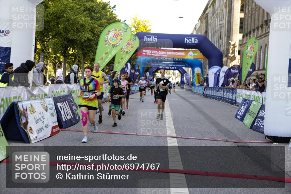 01.09.2024 - BARMER Alsterlauf Kathrin Stürmer Photography http://msf.ph/oto/6974767 01.09.2024 11:43:06 Ziel 1015, 1049, 1060, 1072, 1146, 1204, 1234, 1236, 1237, 8353 meine-sportfotos.de