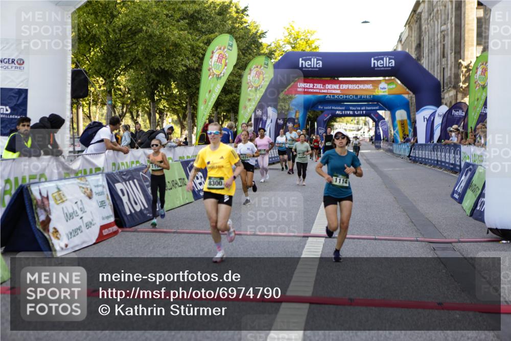 01.09.2024 - BARMER Alsterlauf Kathrin Stürmer Photography http://msf.ph/oto/6974790 01.09.2024 11:43:29 Ziel 1031, 1045, 1089, 1103, 1114, 1126, 1160, 1173, 1202, 1205, 1243, 8300 meine-sportfotos.de