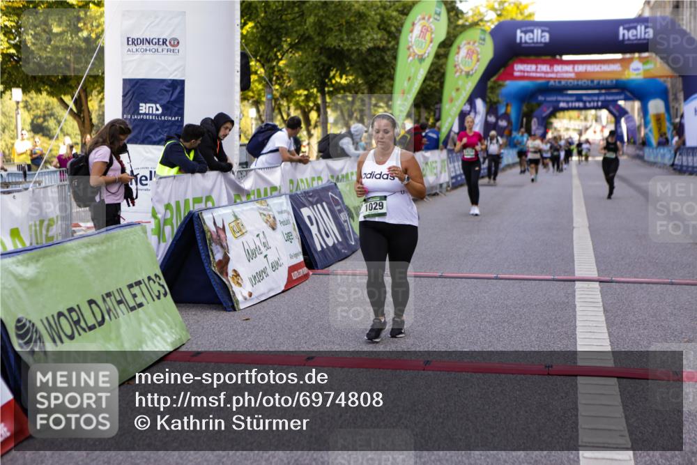 01.09.2024 - BARMER Alsterlauf Kathrin Stürmer Photography http://msf.ph/oto/6974808 01.09.2024 11:43:54 Ziel 1029, 1044, 2820 meine-sportfotos.de