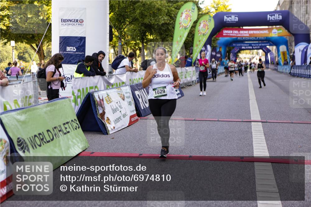 01.09.2024 - BARMER Alsterlauf Kathrin Stürmer Photography http://msf.ph/oto/6974810 01.09.2024 11:43:55 Ziel 1029, 1044, 2820 meine-sportfotos.de