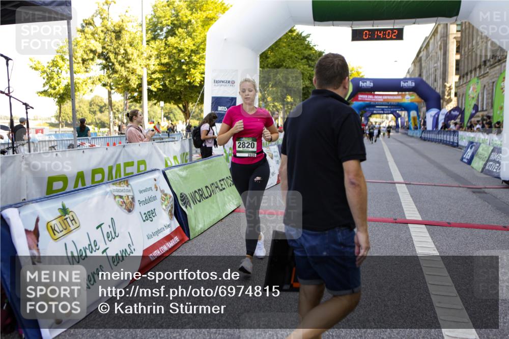 01.09.2024 - BARMER Alsterlauf Kathrin Stürmer Photography http://msf.ph/oto/6974815 01.09.2024 11:44:01 Ziel 1044, 1141, 2820 meine-sportfotos.de