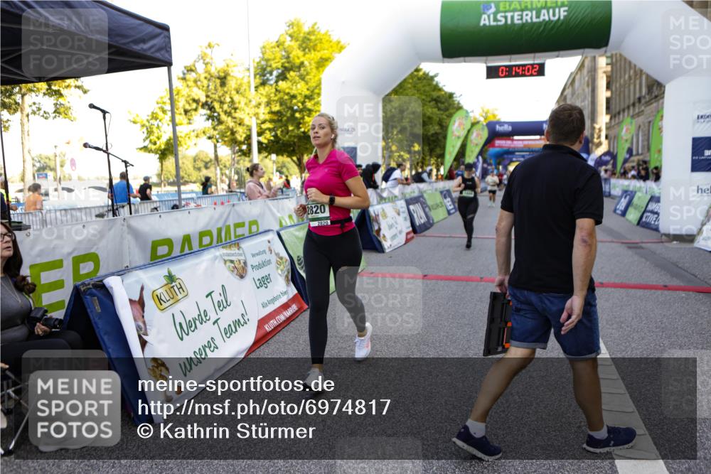 01.09.2024 - BARMER Alsterlauf Kathrin Stürmer Photography http://msf.ph/oto/6974817 01.09.2024 11:44:02 Ziel 1044, 1141, 2820 meine-sportfotos.de