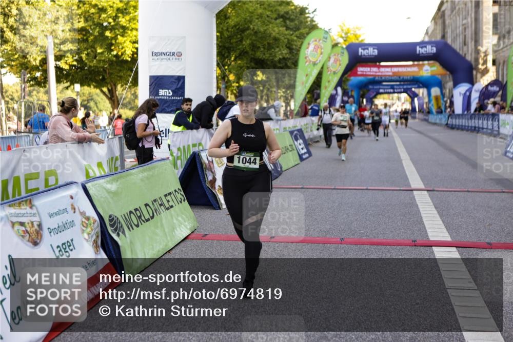 01.09.2024 - BARMER Alsterlauf Kathrin Stürmer Photography http://msf.ph/oto/6974819 01.09.2024 11:44:04 Ziel 1044, 1141, 1167, 1228, 2820 meine-sportfotos.de
