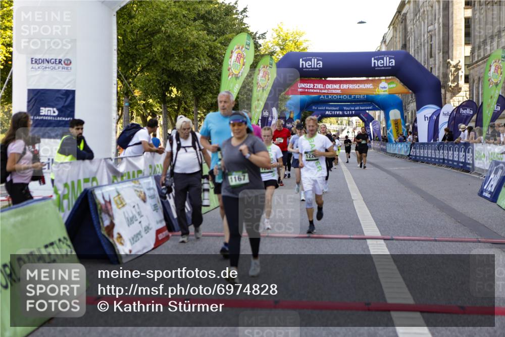 01.09.2024 - BARMER Alsterlauf Kathrin Stürmer Photography http://msf.ph/oto/6974828 01.09.2024 11:44:14 Ziel 1036, 1067, 1138, 1152, 1167, 1186, 1212, 1220, 1221, 1228, 8103, 8104, 8273 meine-sportfotos.de
