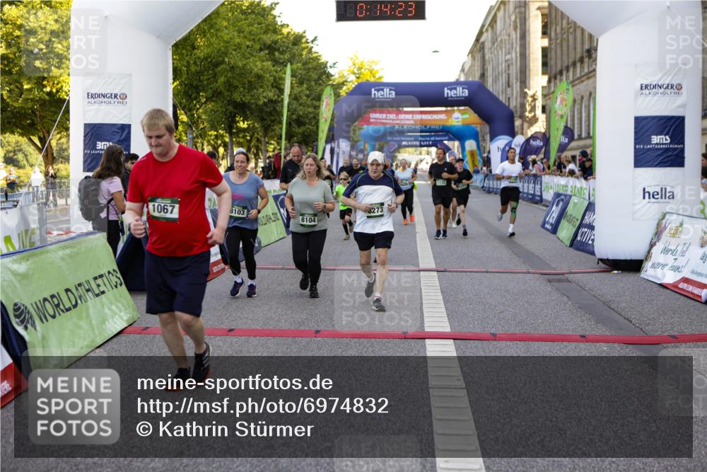 01.09.2024 - BARMER Alsterlauf Kathrin Stürmer Photography http://msf.ph/oto/6974832 01.09.2024 11:44:23 Ziel 1010, 1036, 1067, 1076, 1095, 1133, 1138, 1152, 1155, 1165, 1183, 1184, 1195, 1203, 1212, 1219, 4006, 8103, 8104, 8273 meine-sportfotos.de