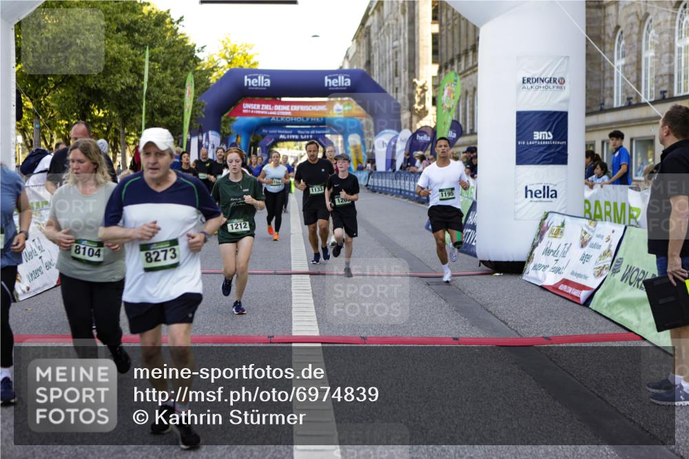 01.09.2024 - BARMER Alsterlauf Kathrin Stürmer Photography http://msf.ph/oto/6974839 01.09.2024 11:44:24 Ziel 1010, 1036, 1050, 1067, 1076, 1095, 1133, 1138, 1155, 1165, 1183, 1184, 1191, 1195, 1203, 1212, 1219, 4006, 8103, 8104, 8273 meine-sportfotos.de