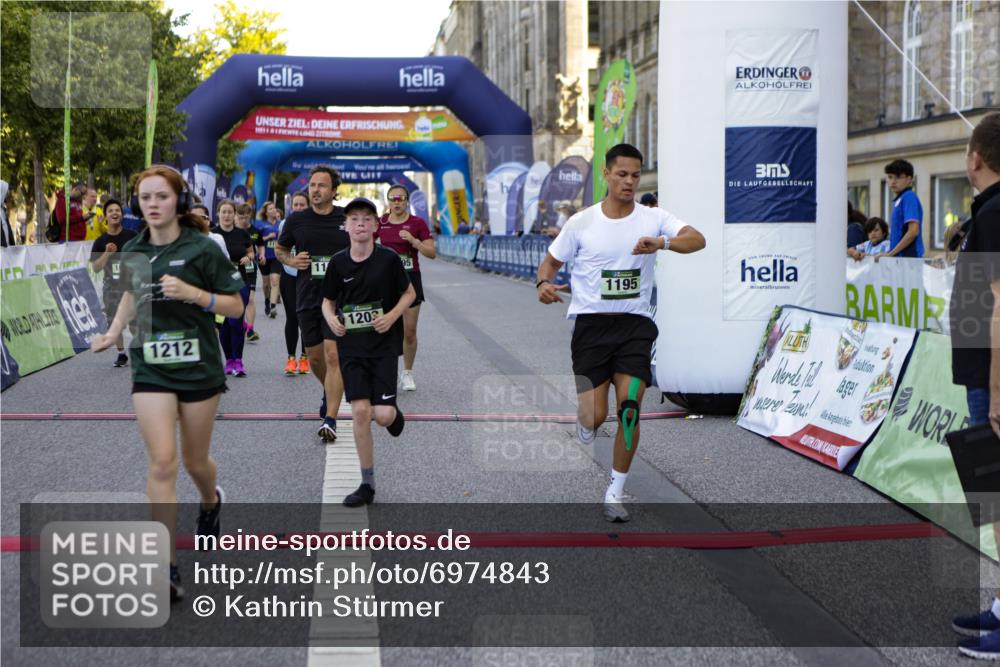 01.09.2024 - BARMER Alsterlauf Kathrin Stürmer Photography http://msf.ph/oto/6974843 01.09.2024 11:44:25 Ziel 1010, 1036, 1050, 1067, 1076, 1095, 1133, 1153, 1155, 1165, 1183, 1184, 1191, 1195, 1203, 1212, 1219, 4006, 8103, 8104, 8273 meine-sportfotos.de