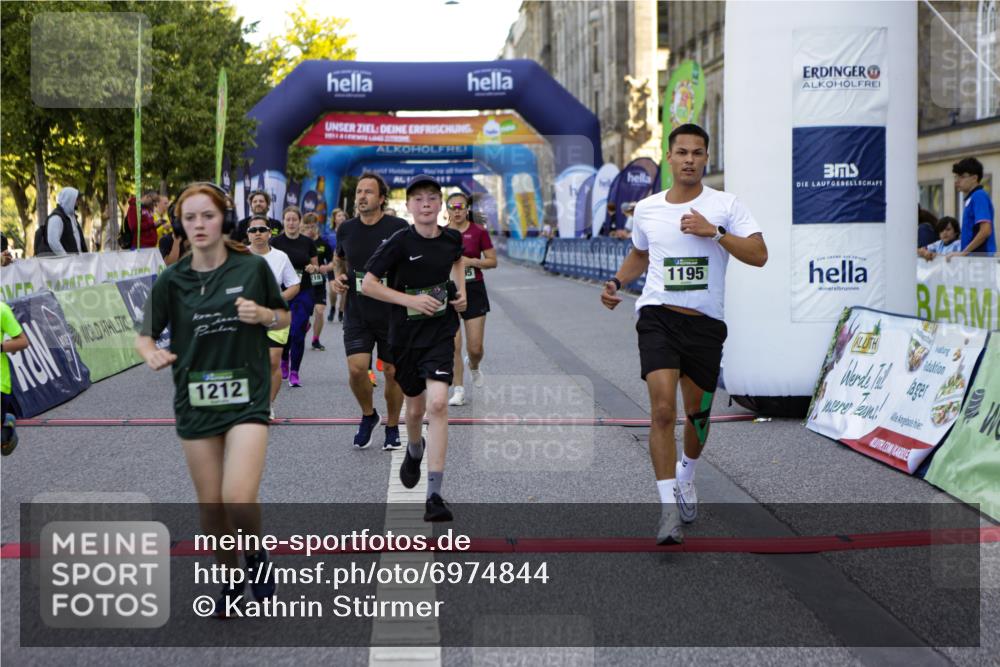 01.09.2024 - BARMER Alsterlauf Kathrin Stürmer Photography http://msf.ph/oto/6974844 01.09.2024 11:44:26 Ziel 1010, 1036, 1050, 1067, 1076, 1095, 1133, 1153, 1155, 1165, 1183, 1184, 1191, 1195, 1203, 1212, 1219, 4006, 8103, 8104, 8273 meine-sportfotos.de