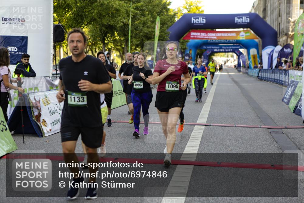 01.09.2024 - BARMER Alsterlauf Kathrin Stürmer Photography http://msf.ph/oto/6974846 01.09.2024 11:44:28 Ziel 1010, 1036, 1050, 1076, 1095, 1096, 1102, 1133, 1153, 1155, 1165, 1183, 1184, 1191, 1195, 1203, 1212, 1219, 4006, 8103, 8104 meine-sportfotos.de