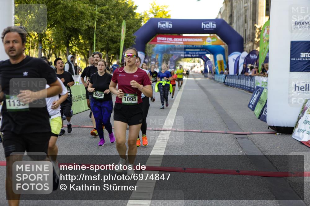 01.09.2024 - BARMER Alsterlauf Kathrin Stürmer Photography http://msf.ph/oto/6974847 01.09.2024 11:44:28 Ziel 1010, 1036, 1050, 1076, 1095, 1096, 1102, 1133, 1153, 1155, 1165, 1183, 1184, 1191, 1195, 1203, 1212, 1219, 4006, 8103, 8104 meine-sportfotos.de